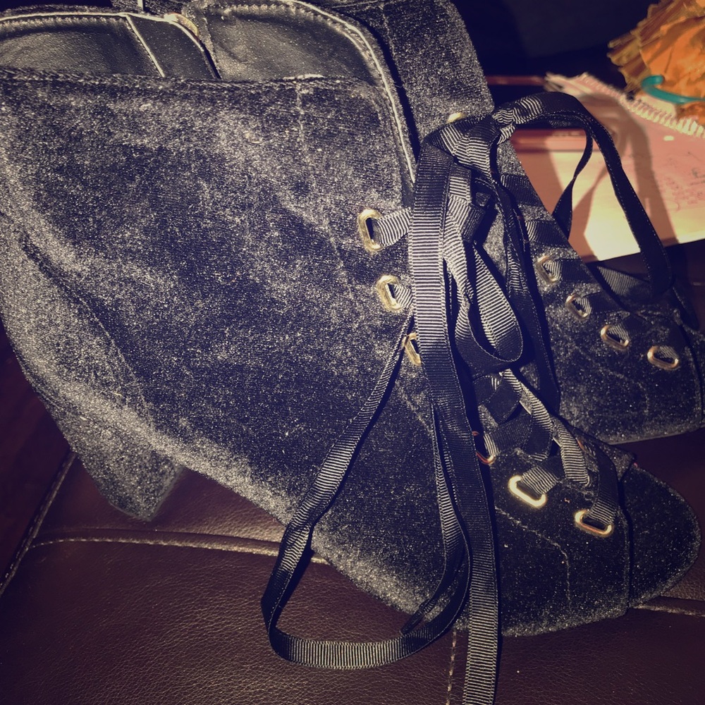 Kenneth Cole Lace up Bootie never been used